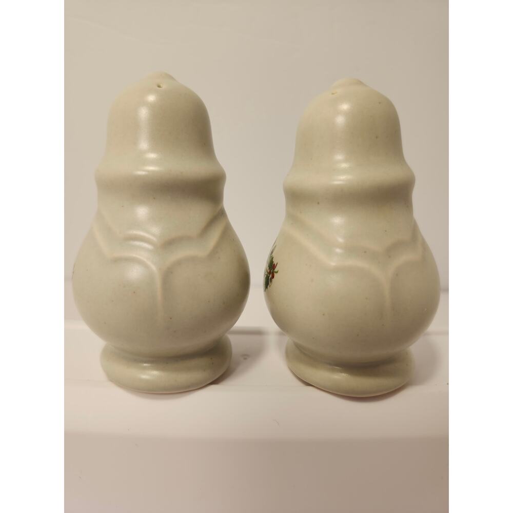 Pfaltzgraff Christmas Heirloom Stoneware Salt and Pepper Shaker Set Vintage - Picture 2 of 9